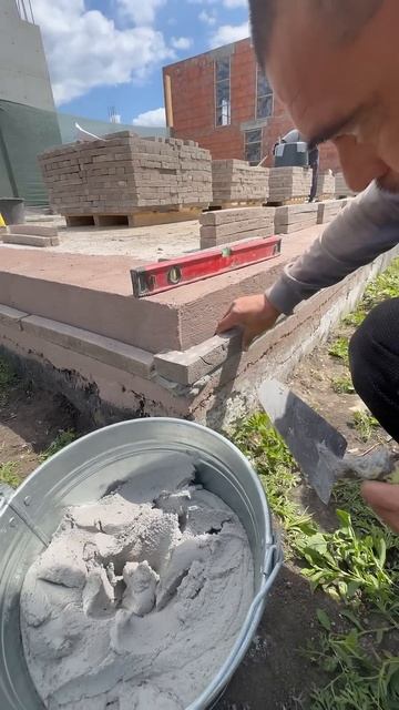 Первый кирпичик #shorts #стройка #baustelle #diy #кирпич #дом #russlanddeutsche