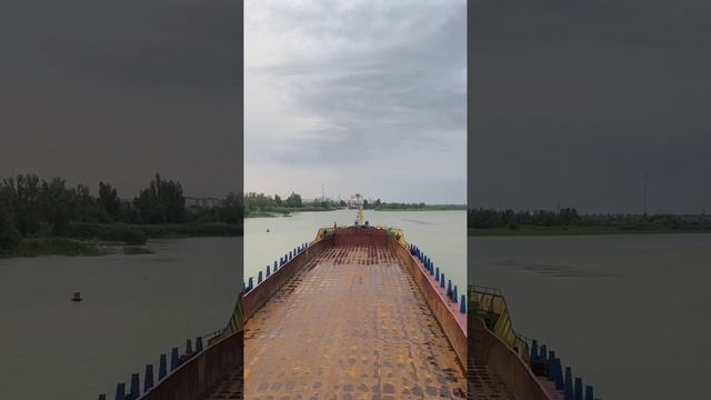 Движение на погрузку груза на причал Тяжеловесов в Волгодонске.