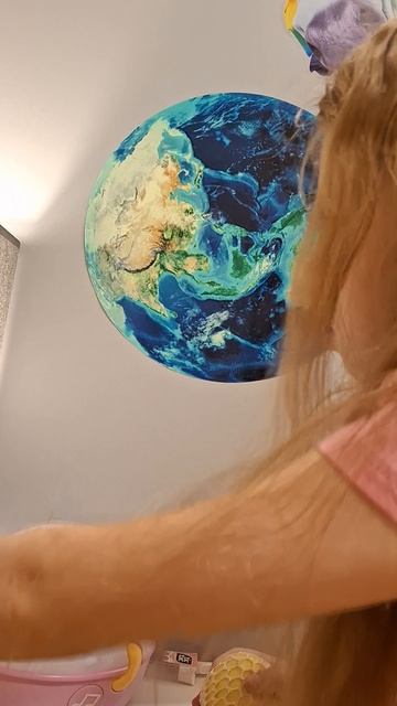 Светящаяся в темноте своя Луна в комнате🥰