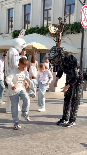 TUZELITY TEACHING SHUFFLE  LITTLE BOY DANCING ⭐️ ASTRONOMIA !!