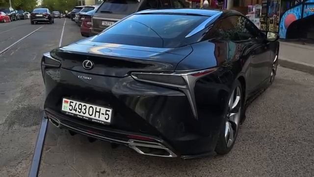 Спросил владельцев дорогих авто, как они зарабатывают