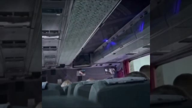 В Сочи туристы, ехавшие из Адлера в аквапарк по экскурсии, столкнулись с очень агрессивным поведе...