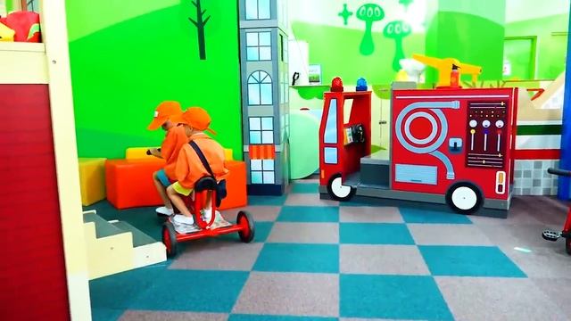 Влад и Никита - Влад и Никита играют в профессии