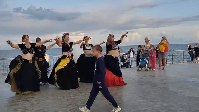 Атмосфера на Набережной в Мариуполе