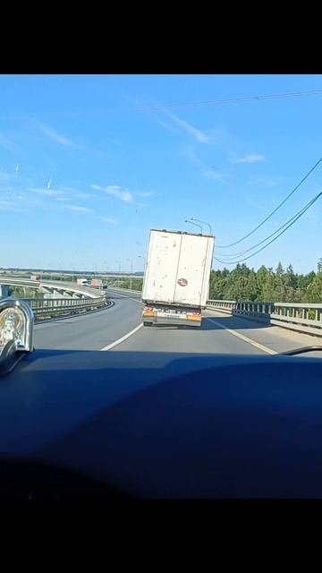 водители будьте аккуратны в дороге #дорога #фура #дальнобой #путешествияпороссии #путешествие