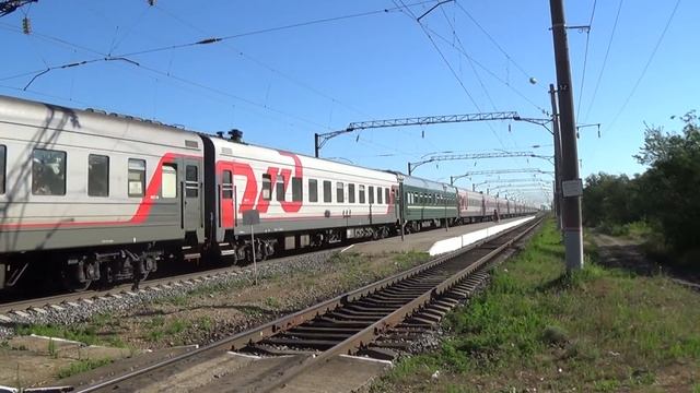 Электровоз ЭП1М-731 со скорым поездом №259 Санкт-Петербург — Анапа