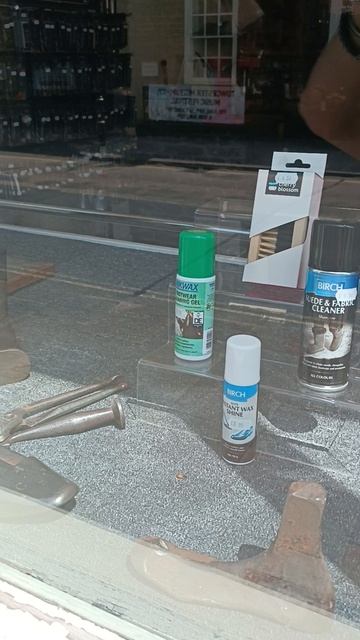 Витрина обувного магазина в Таучестере, Англия