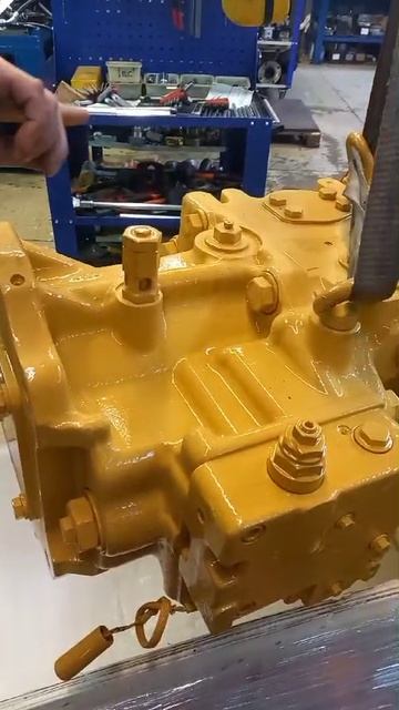 Поставка нового гидронасоса  к гусеничному экскаватор Komatsu PC3000-6