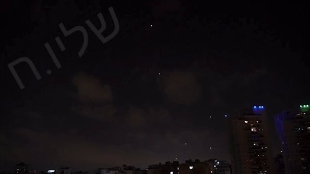 Видео ночного обстрела Тель-Авива.
Видна работа ПВО и прилет ракеты