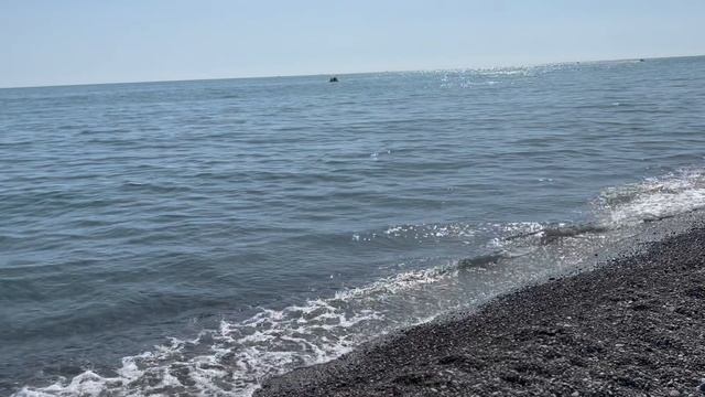 Горы, река и море
