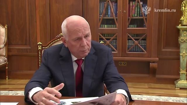 Глава "Ростеха" Сергей Чемезов на встрече с Владимиром Путиным доложил о постоянных решений..
