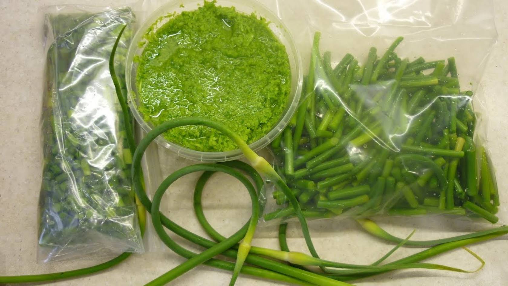 Заготовка на зиму Чесночных Стрелок. Как заготовить зелень на зиму. Чесночная паста