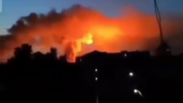 Работа киевского ПВО на городом.
А потом устраивают шабаши возле разрушенной многоэтажки и снимают в