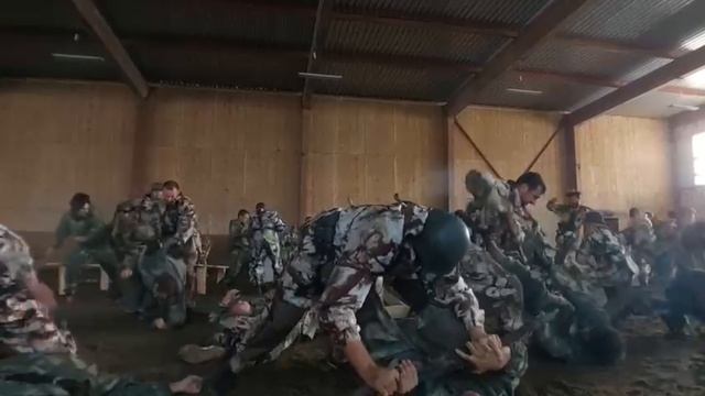 Опять напрыгиваю на врага