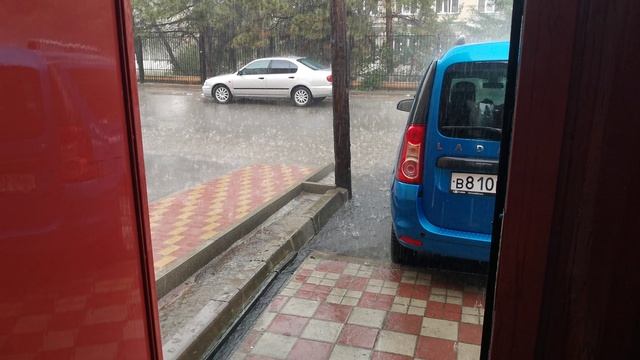 Ливень и пузыри в лужах | дождь