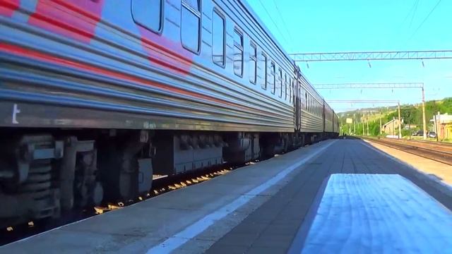 Электровоз ЭП1М - 697 с поездом № 237 Анапа - Москва