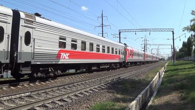 Электровоз ЭП20-001 с поездом №19/20 Ростов-Москва.
