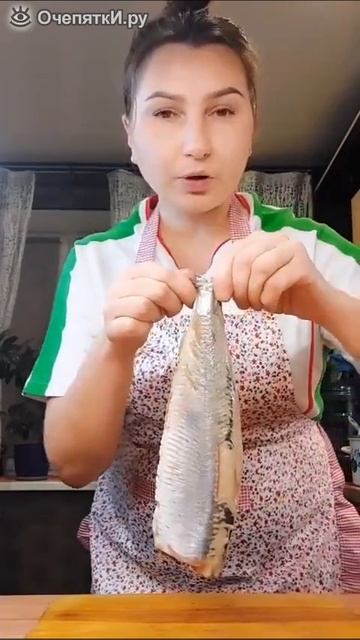 Как оригинально чистить селёдку