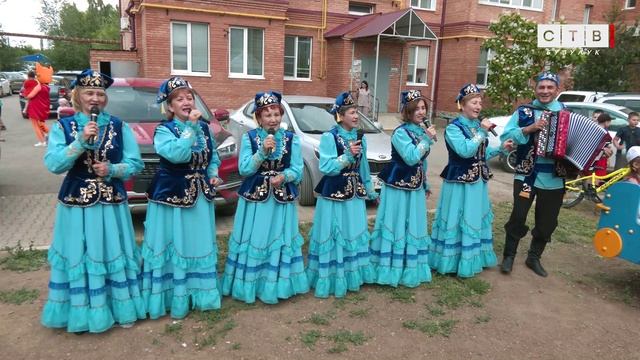 Дружные жильцы улицы Гая отметили День двора