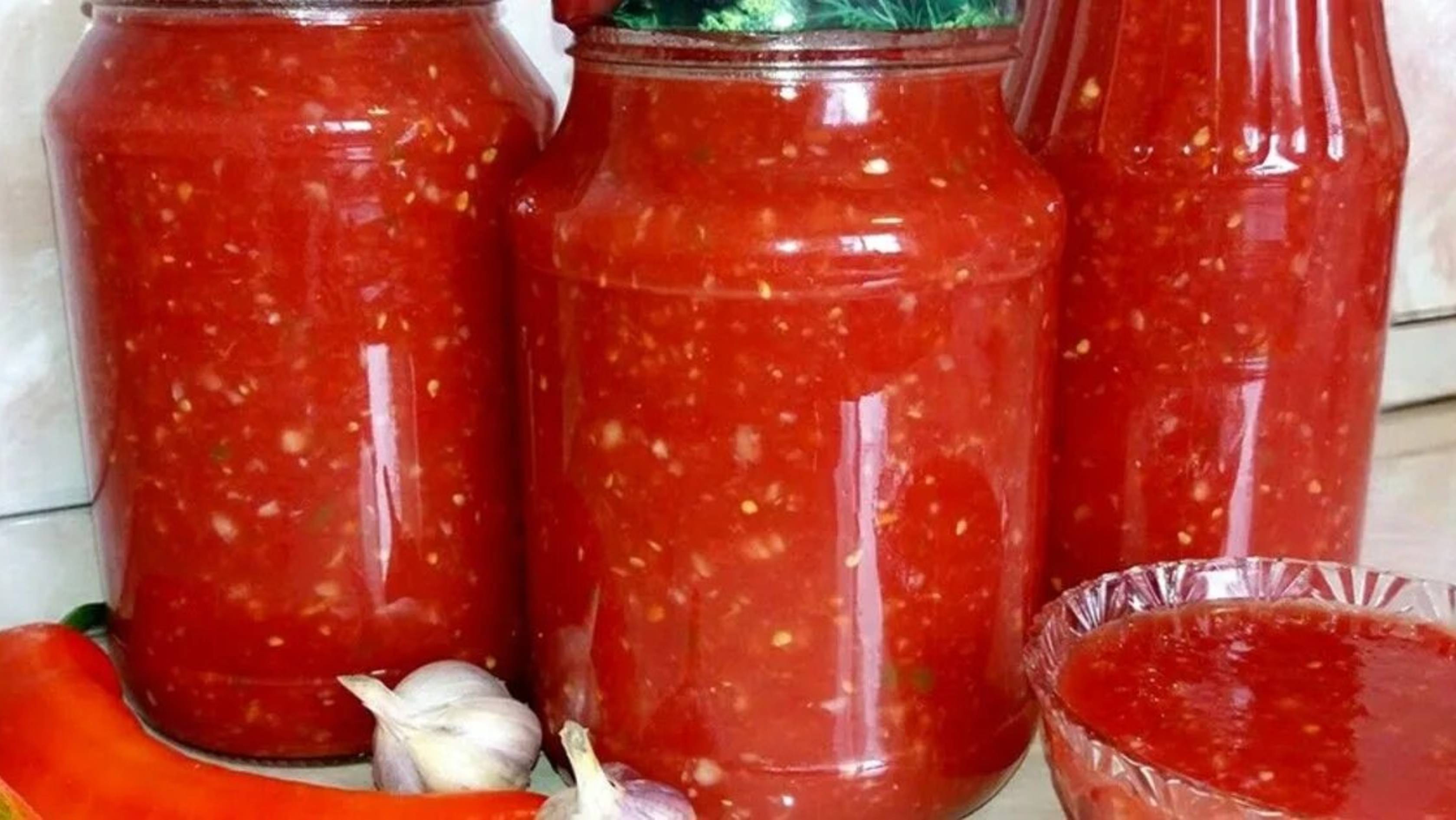 Аджика"ОГОНЁК" из помидор без варки. Долго хранится в холодильнике.