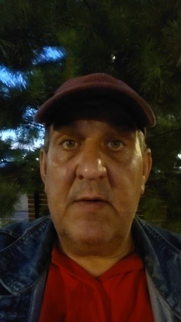Сегодня за продуктами не поеду. Нет денег. Но поеду к друзьям, угощу их вкусняшками.