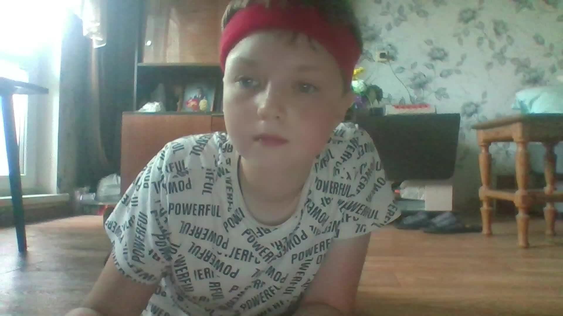 За каждого зрителя +1 приседание