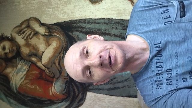 В центре - Бог!