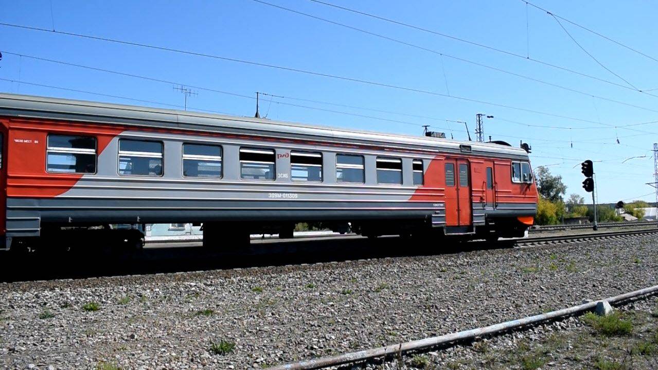 Электропоезд ЭД9М-0113. Отправление.