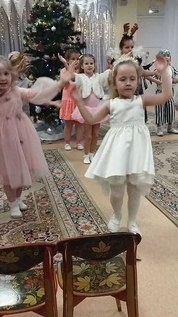 Новогодний танец