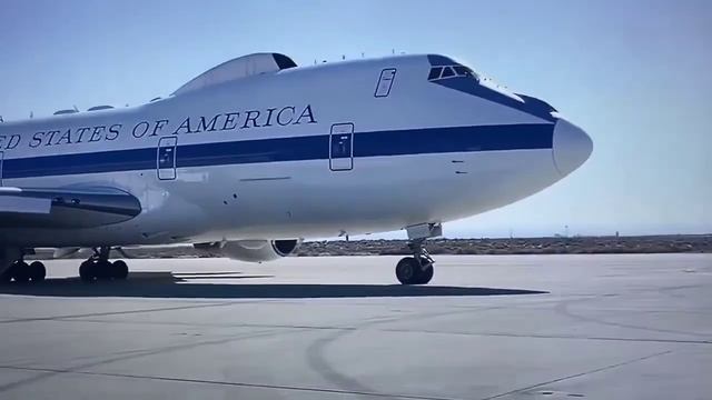 Самолёт "судного дня" ВВС США приземлился на авиабазу Эндрюс под Вашингтоном
