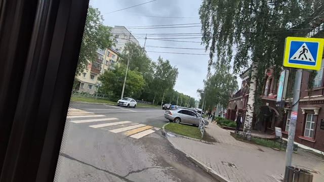 Быстрая поездка по городским улочкам вместе с GIGATRON 2+1