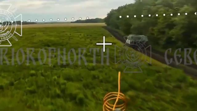 💥Бои в Краснопольском районе Сумской области: наш оператор FPV догнал и уничтожил американский БТР