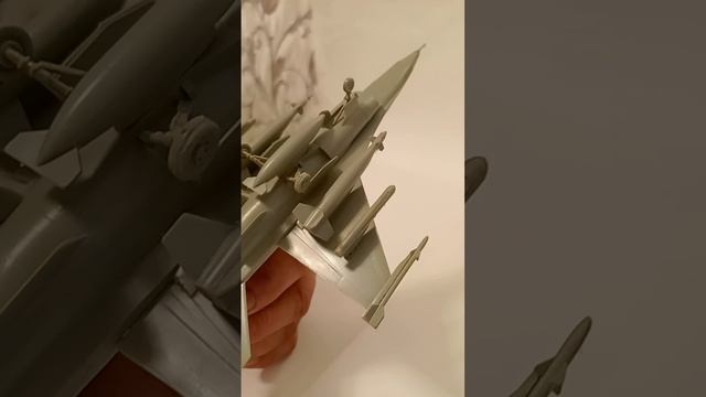 Коллекционная модель американского самолётаF16A Боевой Сокол в масштабе 1:72.