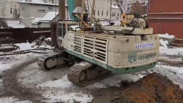 Стена в груне.