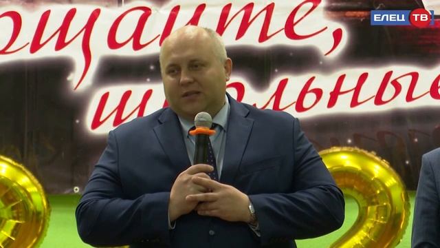 Звонок в будущее: выпускники школы №12 простились со школьной жизнью