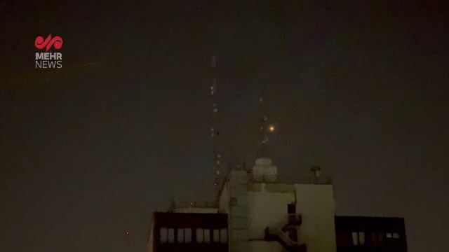 На кадрах работа ПВО и мобильных групп в небе Тегерана !!!