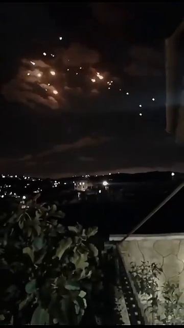 🇮🇷💥🇮🇱Иран атакует Израиль: десятки ракет бьют по объектам врага !!!