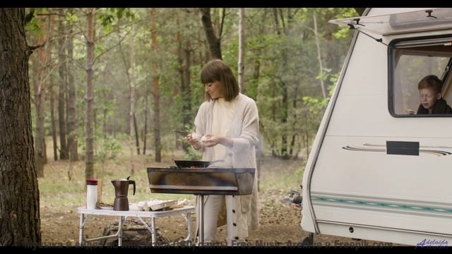 Леса манят сильнее, когда сопровождает такой саунд - Strange enough -- HoliznaCC0 -- Left Overs