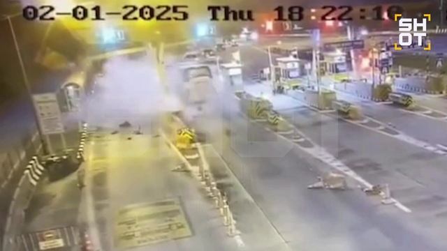 В Таиланде автобус с российскими туристами попал в серьёзное ДТП на въезде в Паттайю