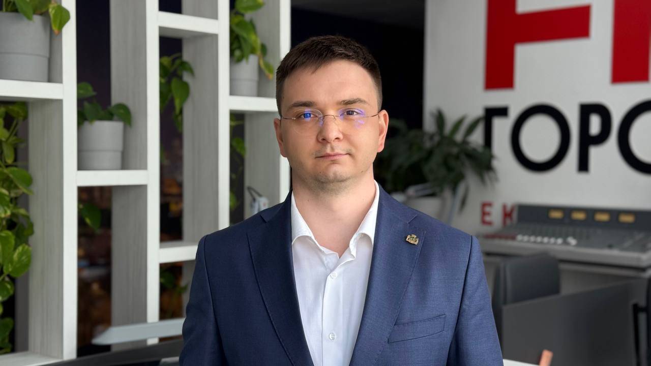 Как городские власти помогают подросткам с трудоустройством в каникулы