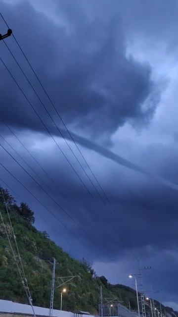 🌪 Красота и сила природы в Туапсе! 

В Туапсинском районе Краснодарского края над Черным морем прои