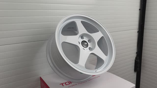 Topwheels GT06 18 8.5J вес 8,8kg White