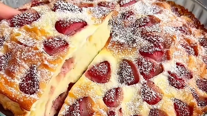 Клубничный ПИРОГ на молоке...🥧🍓🍶😋    Рецепт в описании ✍️