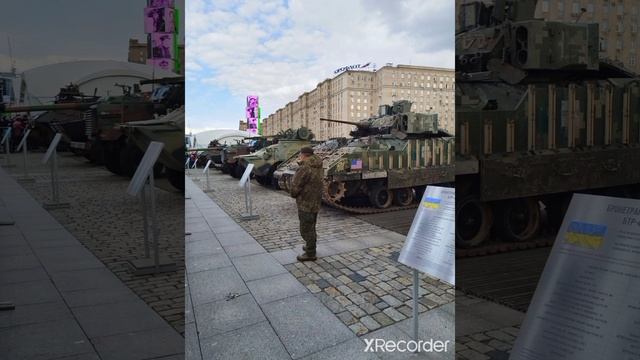Выставка военной техники.