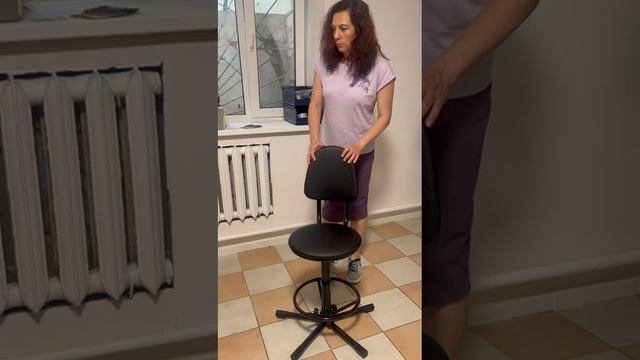 кресло на винтовой опоре КР03 на заглушках