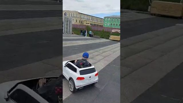 blek скай катается на велосипеде