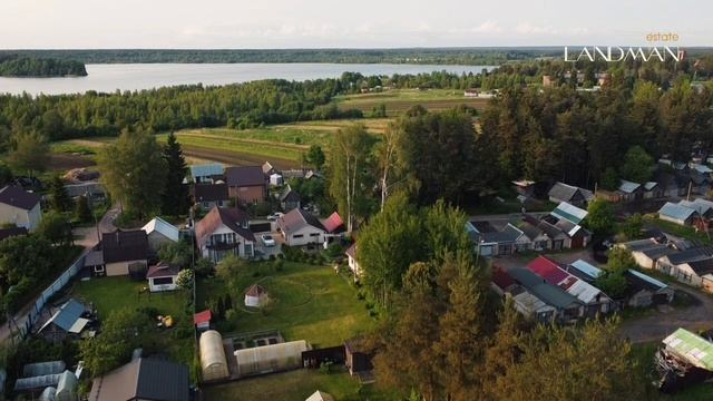 Два дома с собственным прудом на участке 18 соток