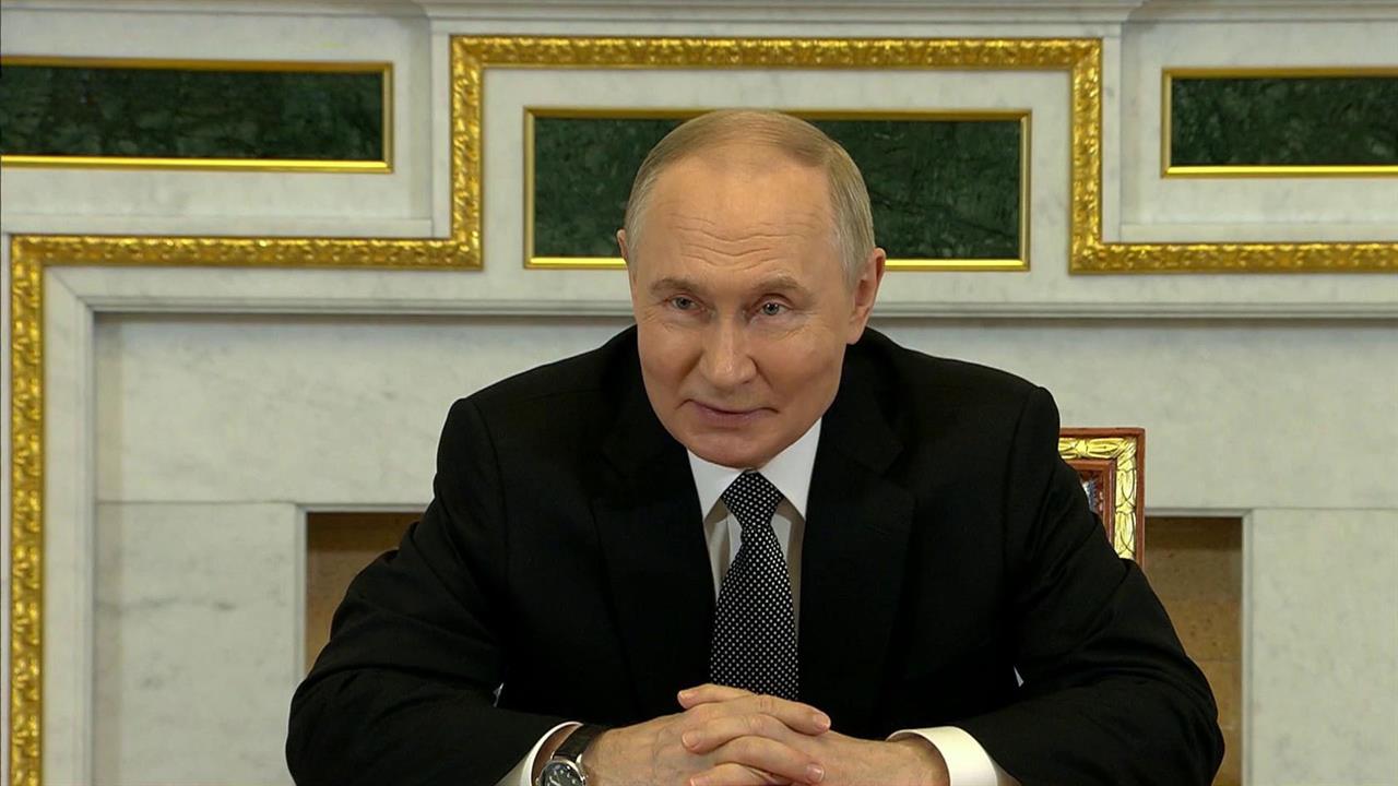 В Санкт-Петербурге Владимир Путин провел совещание по экономическим вопросам