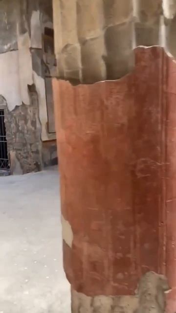 Откопанный дом Альбуциуса Цельса в Помпеях.(а там точно извержение Везувия было?