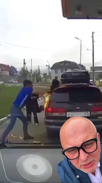 🔥 На Сахалине мужик решил, что лучшее место поджечь наклейку — возле бензобака. 🤦♂️